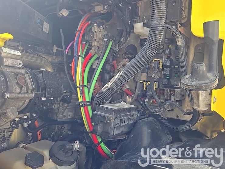 2014-freightliner-cascadia-113-image-71