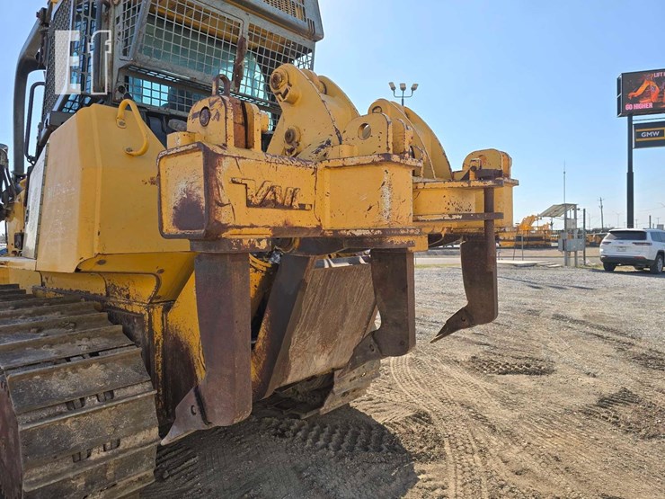 2006-deere-750j-image-14