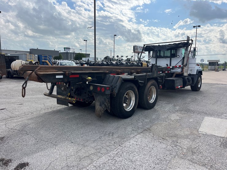 2002-mack-rd688s-image-5