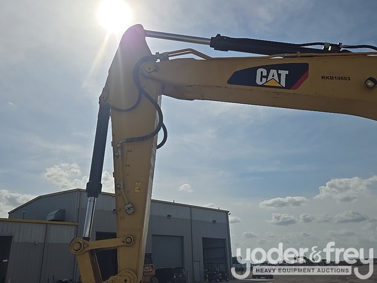 2017-caterpillar-336fl-image-32