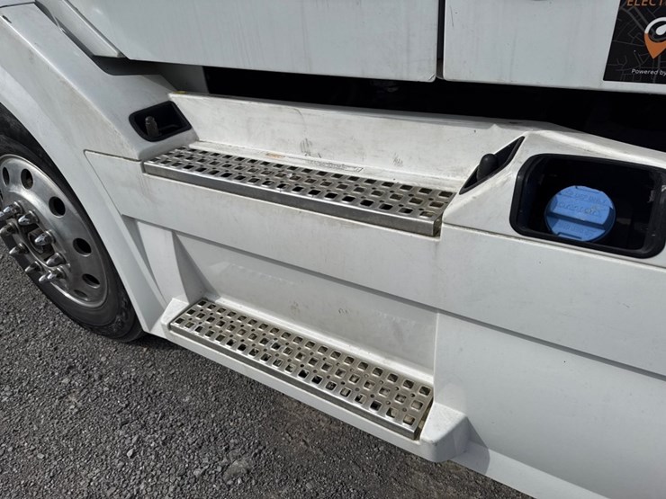 #31956-•-2012-volvo-vnl-tandem-axle-truck-tractor-image-27