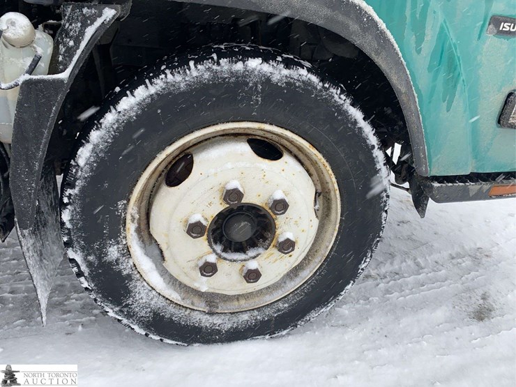 2010-isuzu-nqr-image-35