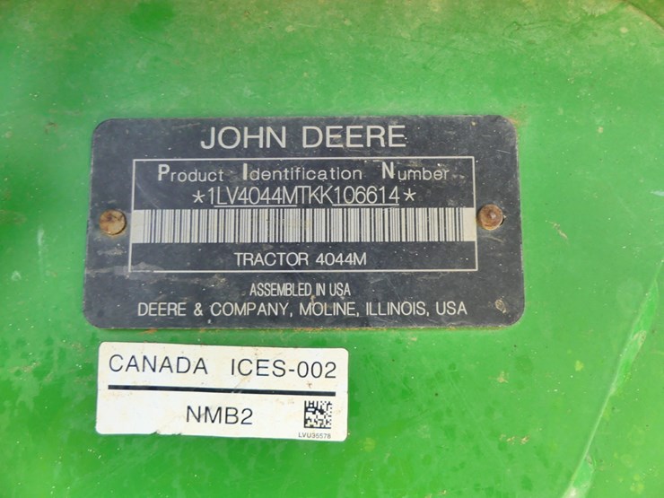2019-john-deere-4044m-image-14