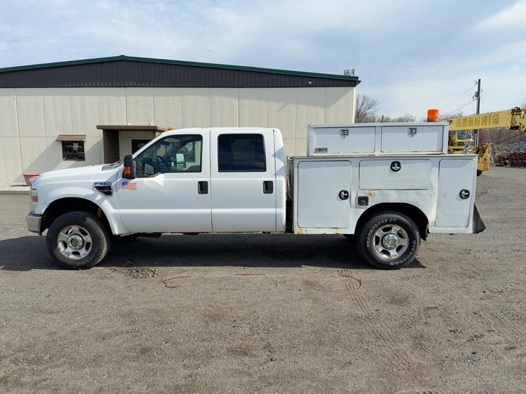 2010-ford-f350-xlt-image-2
