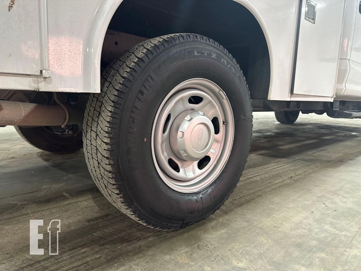 2022-ford-f350-image-32