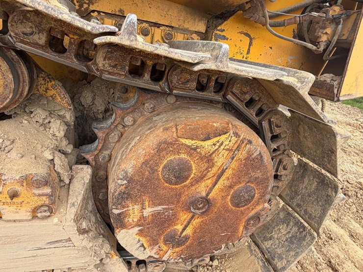 deere-750c-lt-image-5