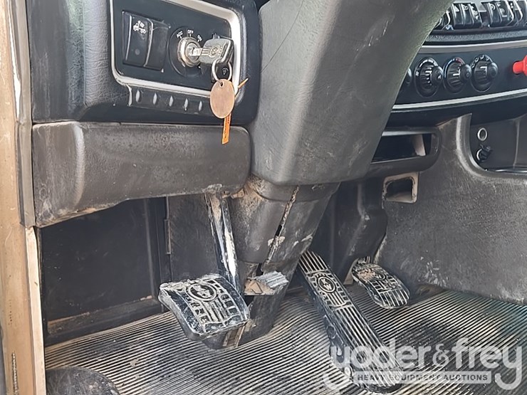 2014-kenworth-t800-image-121