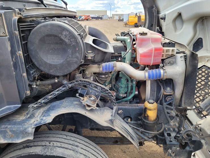 2018-volvo-vnl-conventional-new-generation-image-29
