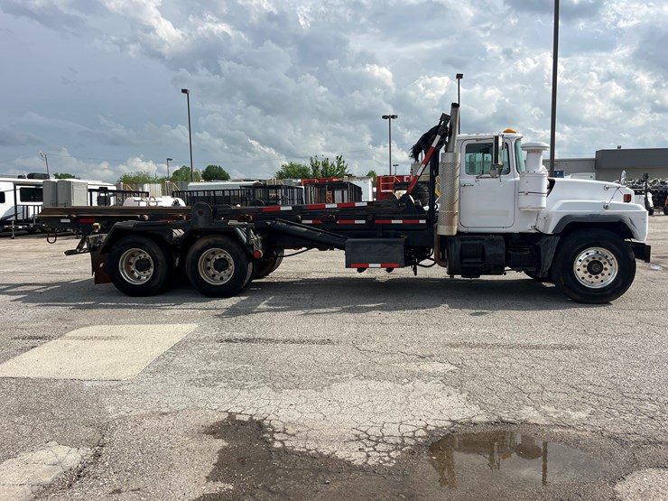 2002-mack-rd688s-image-4