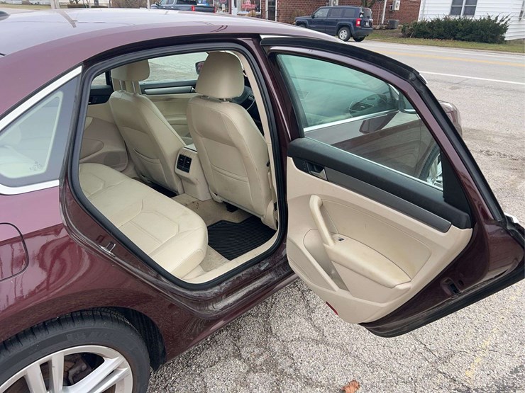 2014-volkswagen-passat-tdi-image-59