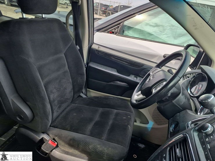 2016-dodge-grand-caravan-sxt-image-23