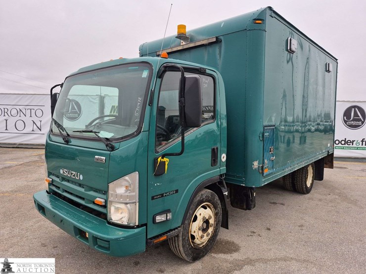 2014-isuzu-nqr-image-1