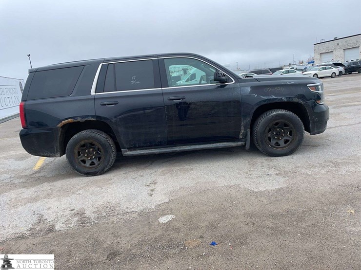2017-chevrolet-tahoe-image-4