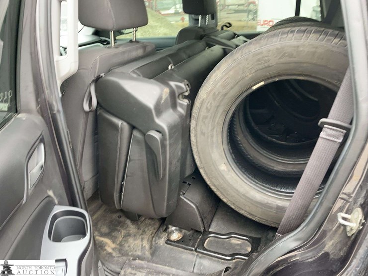 2015-chevrolet-tahoe-image-15