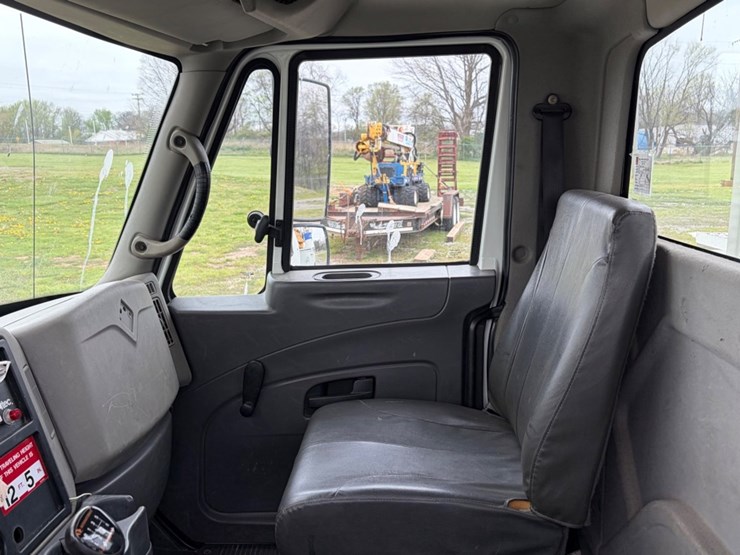 2009-international-durastar-4300-image-16