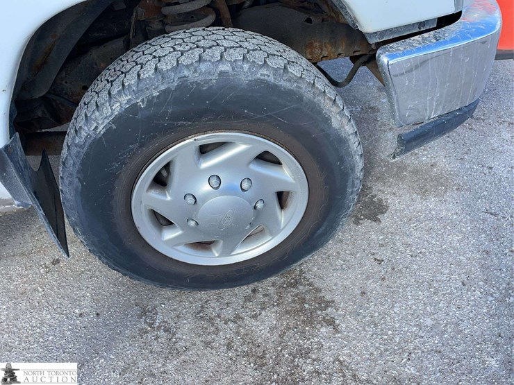 2011-ford-cargo-image-21