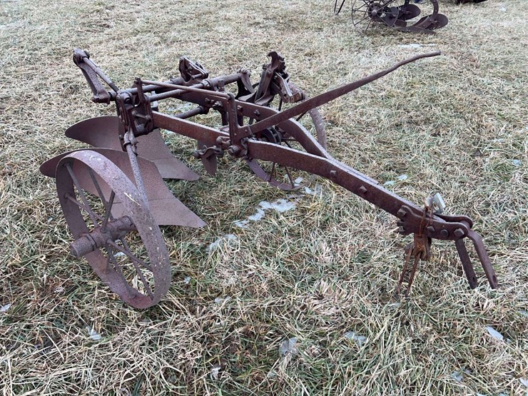 two-bottom-oliver-plow-image-1