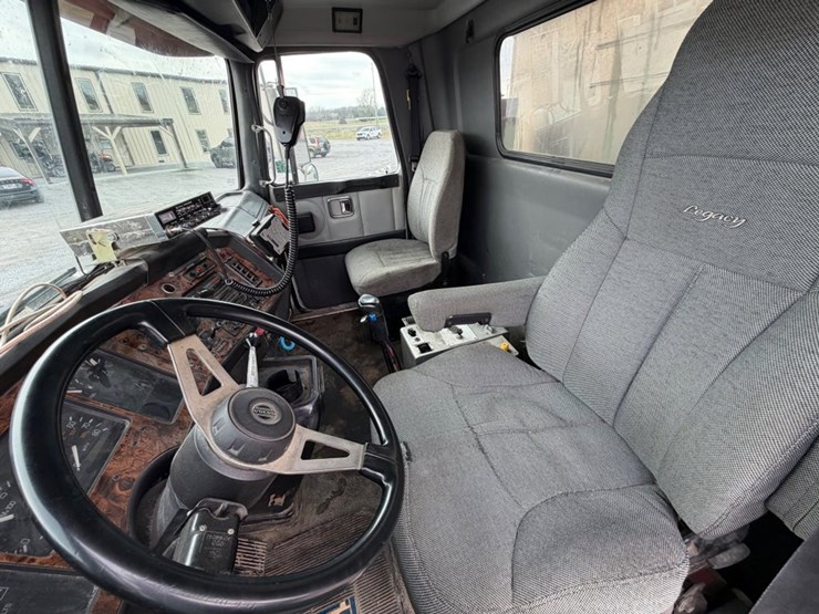 #31720-•-1999-volvo-tri-axle-dump-truck-image-13