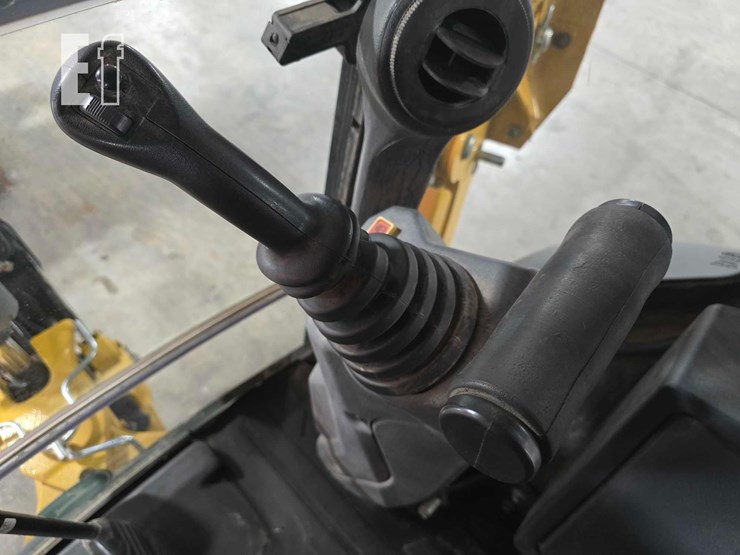 2023-deere-320-p-tier-image-22