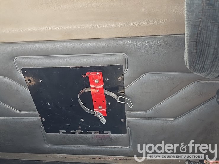 2011-freightliner-cascadia-125-image-69