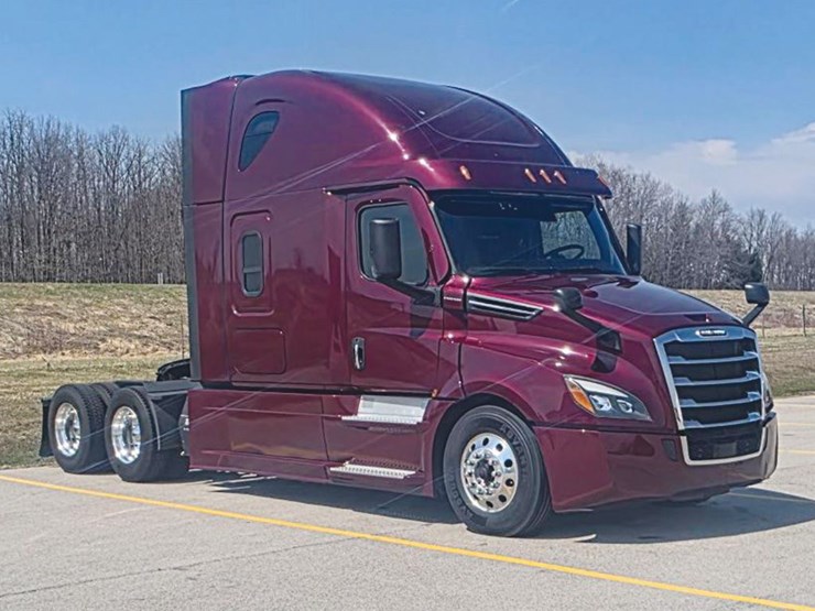 2021-freightliner-cascadia-126-image-1
