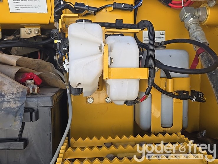 2023-komatsu-d61px-24-image-42