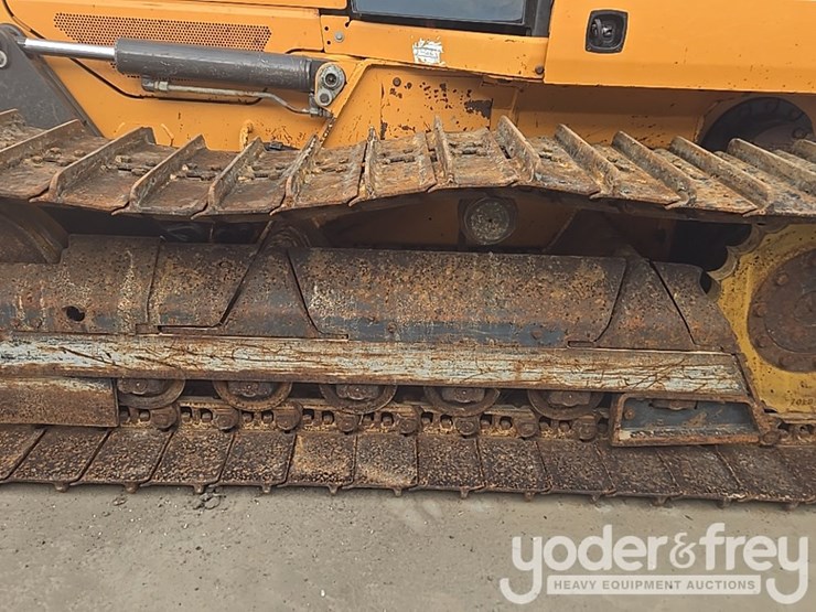 2016-case-750m-image-12