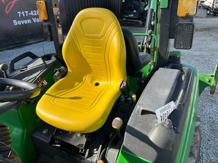 2021-john-deere-2032r-image-23