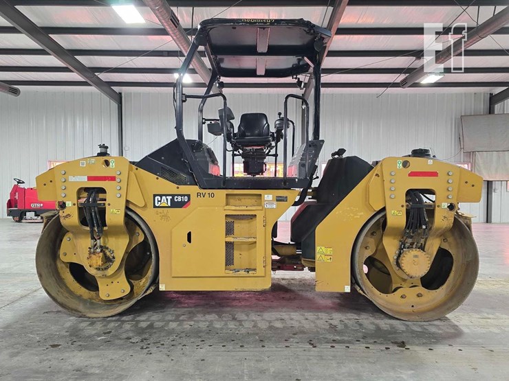 2017-caterpillar-cb10-image-4