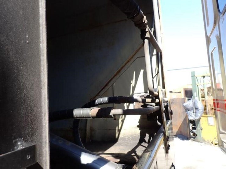 2017-western-star-4700sb-image-90