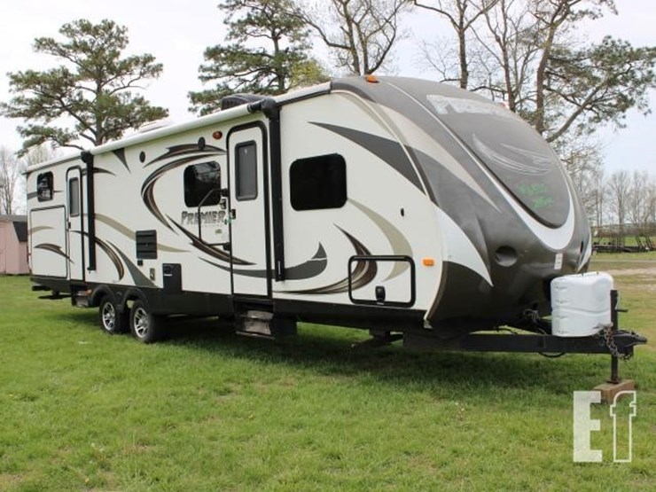 #6302-2015-keystone-ultra-lite-premier-by-bullet-3-image-1