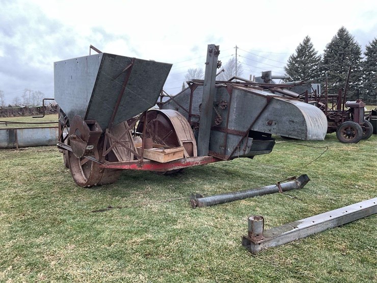 fordson-with-mounted-gleaner-combine-image-8