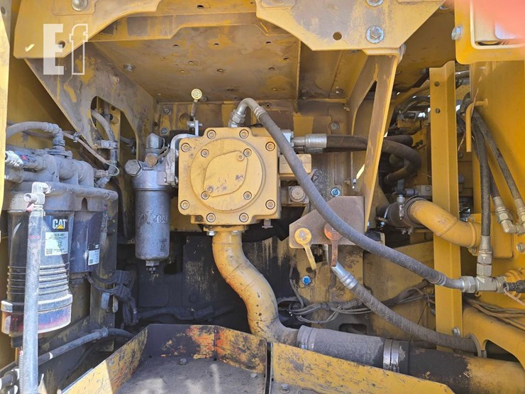 2020-caterpillar-323-image-26