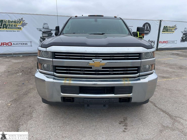 2016-chevrolet-silverado-2500hd-image-2