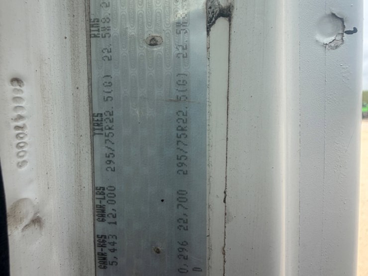 2000-freightliner-fl80-image-16