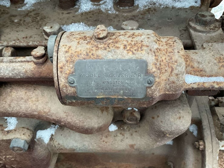 fordson-with-mounted-gleaner-combine-image-25