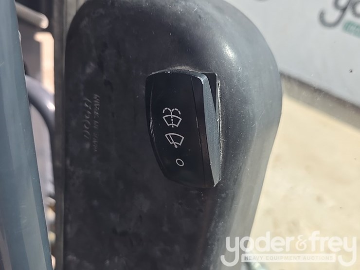 2011-deere-328d-image-37