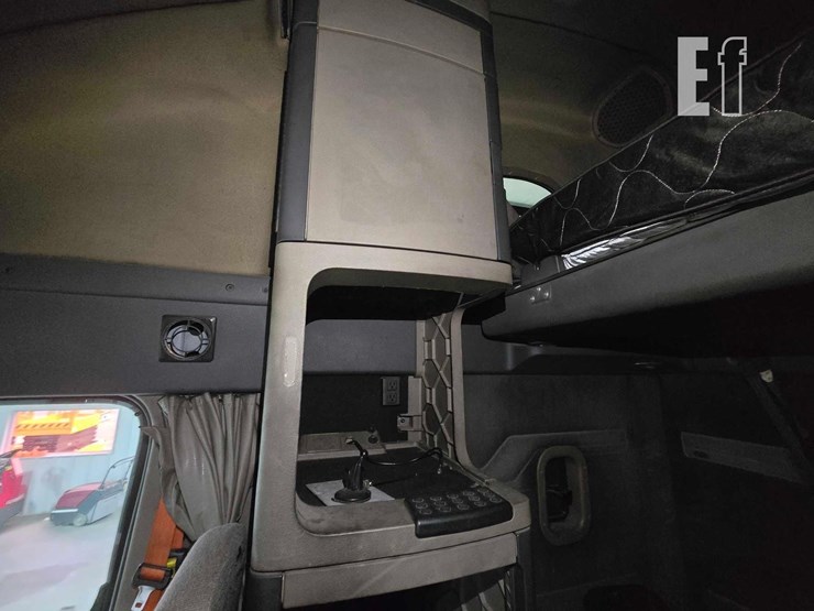 2016-freightliner-cascadia-125-image-20