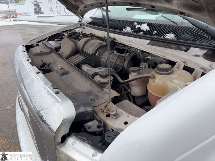 2011-ford-cargo-image-32