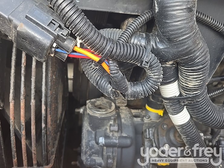 2016-case-750m-image-44