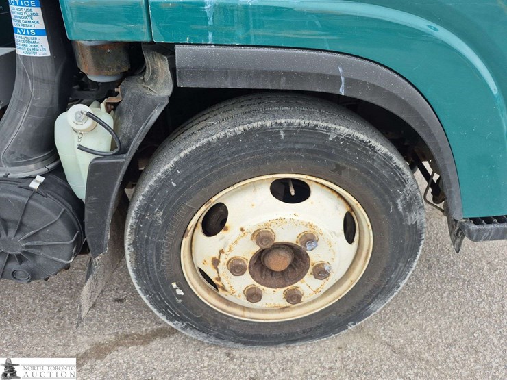 2016-isuzu-nqr-image-29