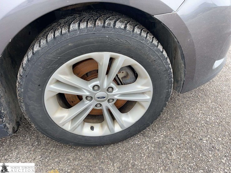 2015-ford-taurus-image-21