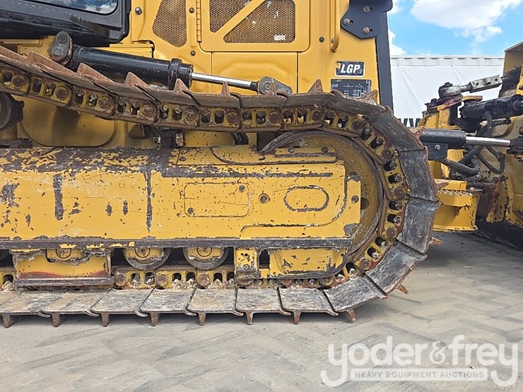 2021-caterpillar-d1-image-18