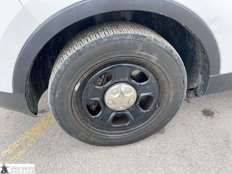 2014-ford-explorer-image-23