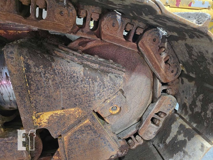 2011-caterpillar-d6t-xw-image-34