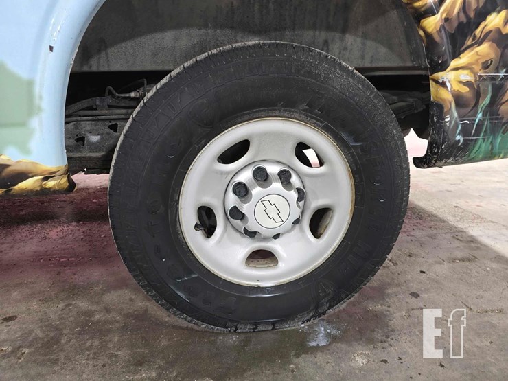 2017-chevrolet-express-2500-image-18