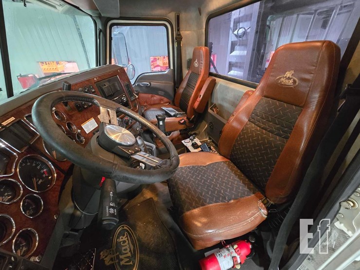 2017-mack-pinnacle-chu613-image-9