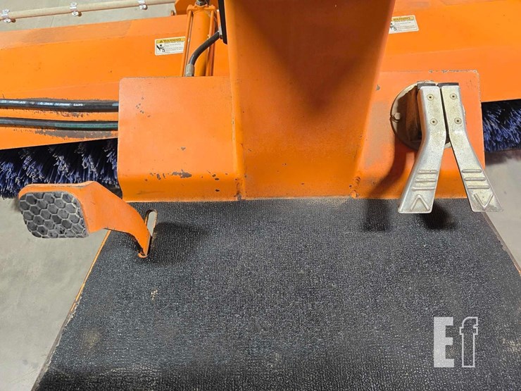 2018-broce-bw260-image-15