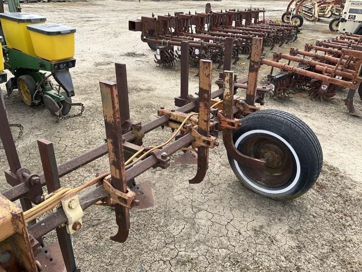 custom-3-pt-8-row-30"-cultivator-image-10