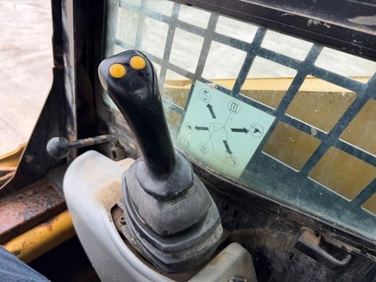 2009-caterpillar-232b2-image-11